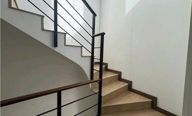 VENDO CASA ESQUINERA CON BAÑO EN CADA HABITACION  EN CAJICA