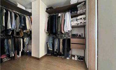 VENDO CASA ESQUINERA CON BAÑO EN CADA HABITACION  EN CAJICA