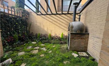 VENDO CASA ESQUINERA CON BAÑO EN CADA HABITACION  EN CAJICA