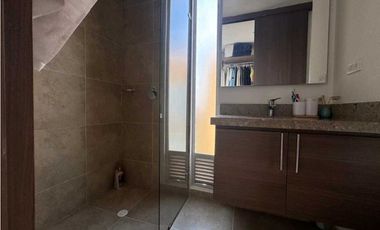 VENDO CASA ESQUINERA CON BAÑO EN CADA HABITACION  EN CAJICA