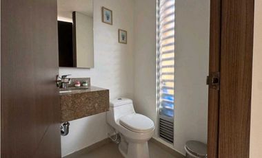 VENDO CASA ESQUINERA CON BAÑO EN CADA HABITACION  EN CAJICA
