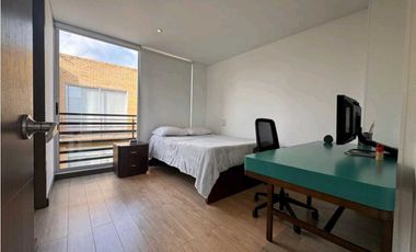 VENDO CASA ESQUINERA CON BAÑO EN CADA HABITACION  EN CAJICA