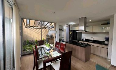 VENDO CASA ESQUINERA CON BAÑO EN CADA HABITACION  EN CAJICA