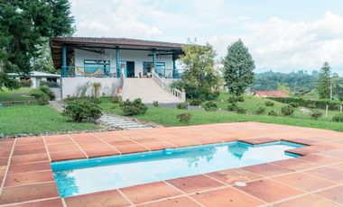 Finca en condominio para la venta en la via Armenia, Pereira!!!