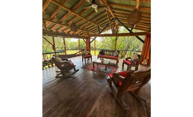VENDO CHALET PLANO CON FRUTALES Y BIEN UBICADO EN QUIMBAYA
