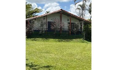 VENDO CHALET PLANO CON FRUTALES Y BIEN UBICADO EN QUIMBAYA