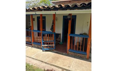 VENDO CHALET PLANO CON FRUTALES Y BIEN UBICADO EN QUIMBAYA