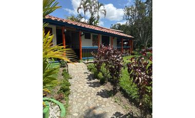 VENDO CHALET PLANO CON FRUTALES Y BIEN UBICADO EN QUIMBAYA
