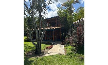VENDO CHALET PLANO CON FRUTALES Y BIEN UBICADO EN QUIMBAYA