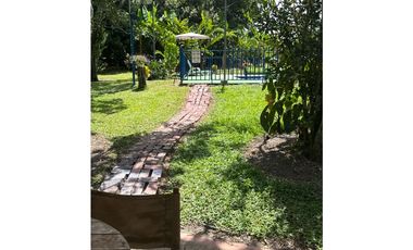 VENDO CHALET PLANO CON FRUTALES Y BIEN UBICADO EN QUIMBAYA