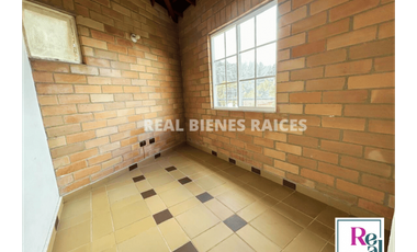 CASA CAMPRESTE EN ARRIENDO – UNIDAD CERRADA