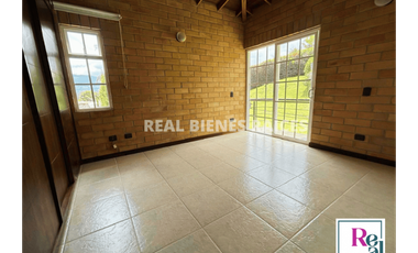 CASA CAMPRESTE EN ARRIENDO – UNIDAD CERRADA