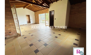 CASA CAMPRESTE EN ARRIENDO – UNIDAD CERRADA