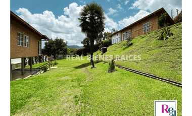 CASA CAMPRESTE EN ARRIENDO – UNIDAD CERRADA