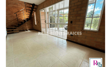 CASA CAMPRESTE EN ARRIENDO – UNIDAD CERRADA