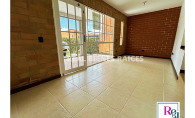 CASA CAMPRESTE EN ARRIENDO – UNIDAD CERRADA