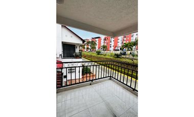 RENTA AMPLIA CASA SEC UNICENTRO