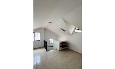 RENTA AMPLIA CASA SEC UNICENTRO