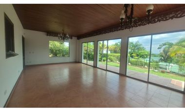 ARRIENDO CASA CAMPESTRE  VIA  ACACIAS