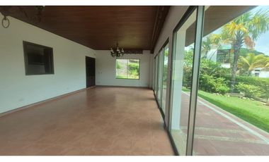 ARRIENDO CASA CAMPESTRE  VIA  ACACIAS