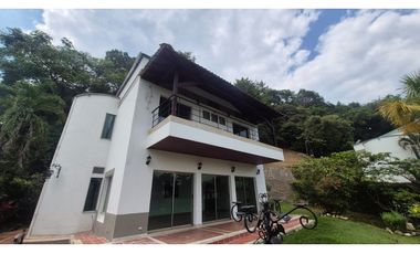 ARRIENDO CASA CAMPESTRE  VIA  ACACIAS