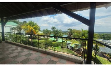 ARRIENDO CASA CAMPESTRE  VIA  ACACIAS