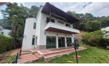 ARRIENDO CASA CAMPESTRE  VIA  ACACIAS