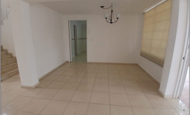 SE VENDE CASA EN URBANIZACIÓN LA LOMA