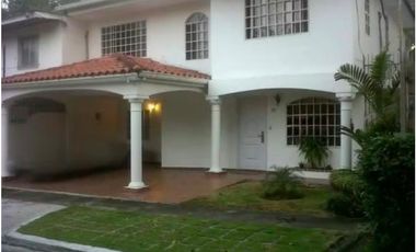 SE VENDE CASA EN URBANIZACIÓN LA LOMA