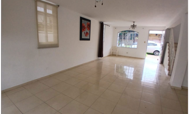 SE VENDE CASA EN URBANIZACIÓN LA LOMA