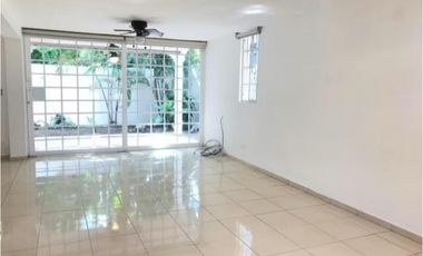 SE VENDE CASA EN URBANIZACIÓN LA LOMA