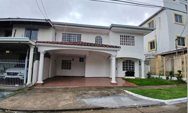 SE VENDE CASA EN URBANIZACIÓN LA LOMA