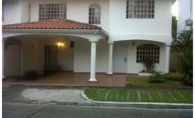 SE VENDE CASA EN URBANIZACIÓN LA LOMA