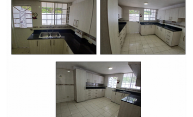 SE VENDE CASA EN URBANIZACIÓN LA LOMA