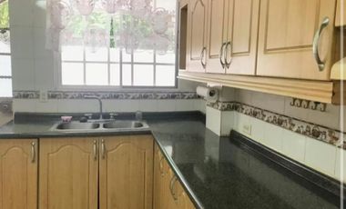 SE VENDE CASA EN URBANIZACIÓN LA LOMA