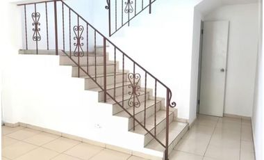 SE VENDE CASA EN URBANIZACIÓN LA LOMA