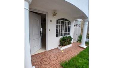 SE VENDE CASA EN URBANIZACIÓN LA LOMA