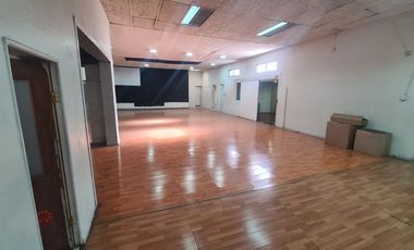 Arrienda excelente propiedad comercial a pasos Gran Avenida