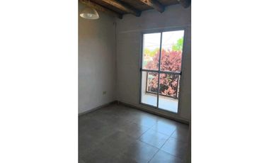 Excelente Alquiler depto planta alta calle Yrigoyen sur 552