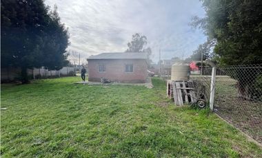 LATORRE PROP. VENDE CASA 3 AMB CON PARQUE EN EL BARRIO PARQUE PEÑA