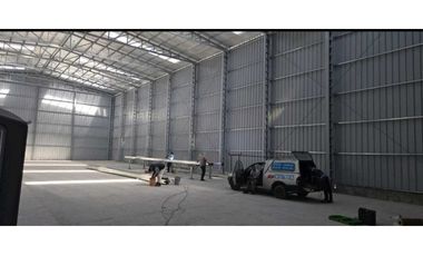 Extraordinario galpón de 1200m2 a metros de Ruta 88. A estrenar