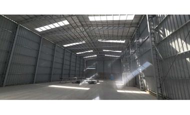Extraordinario galpón de 1200m2 a metros de Ruta 88. A estrenar