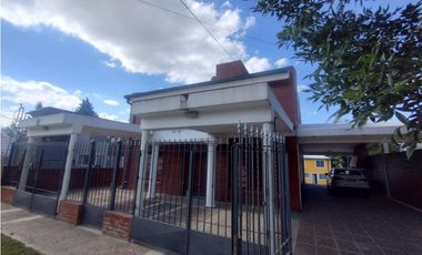 ALQUILER ANUAL CARLOS PAZ CASA CON PISCINA Y 2 DUPLEX