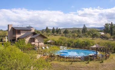 En venta complejo de cabañas mas casa, Icho Cruz