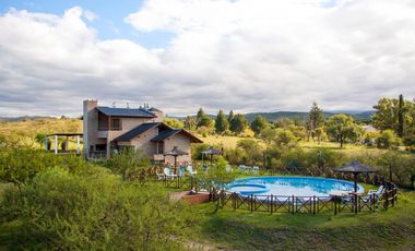 En venta complejo de cabañas mas casa, Icho Cruz