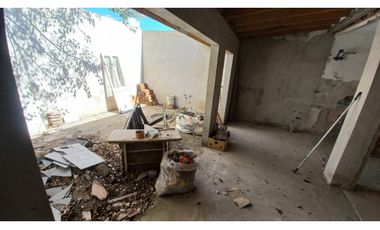 Casa de 80 m² sobre Lote de 120.50 m². Cel. 223542----