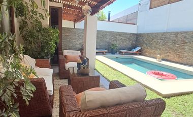 VENTA HERMOSA E ILUMINADA CASA COSTA LAGUNA