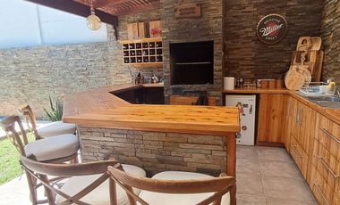 VENTA HERMOSA E ILUMINADA CASA COSTA LAGUNA