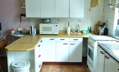 OPORTUNIDAD CENTRO CONCEPCIÓN CASA 3 NIVELES, 6D