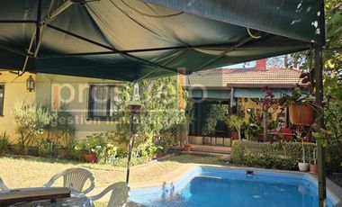 ACOGEDORA  CASA DE 1 PISO EN MIRAFLORES EXCELENTE UBICACIÓN